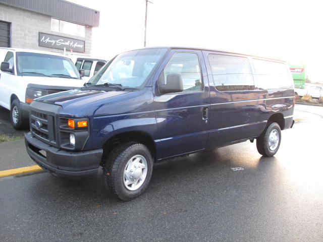 2013 Ford Econoline 3500  10 Passenger Van