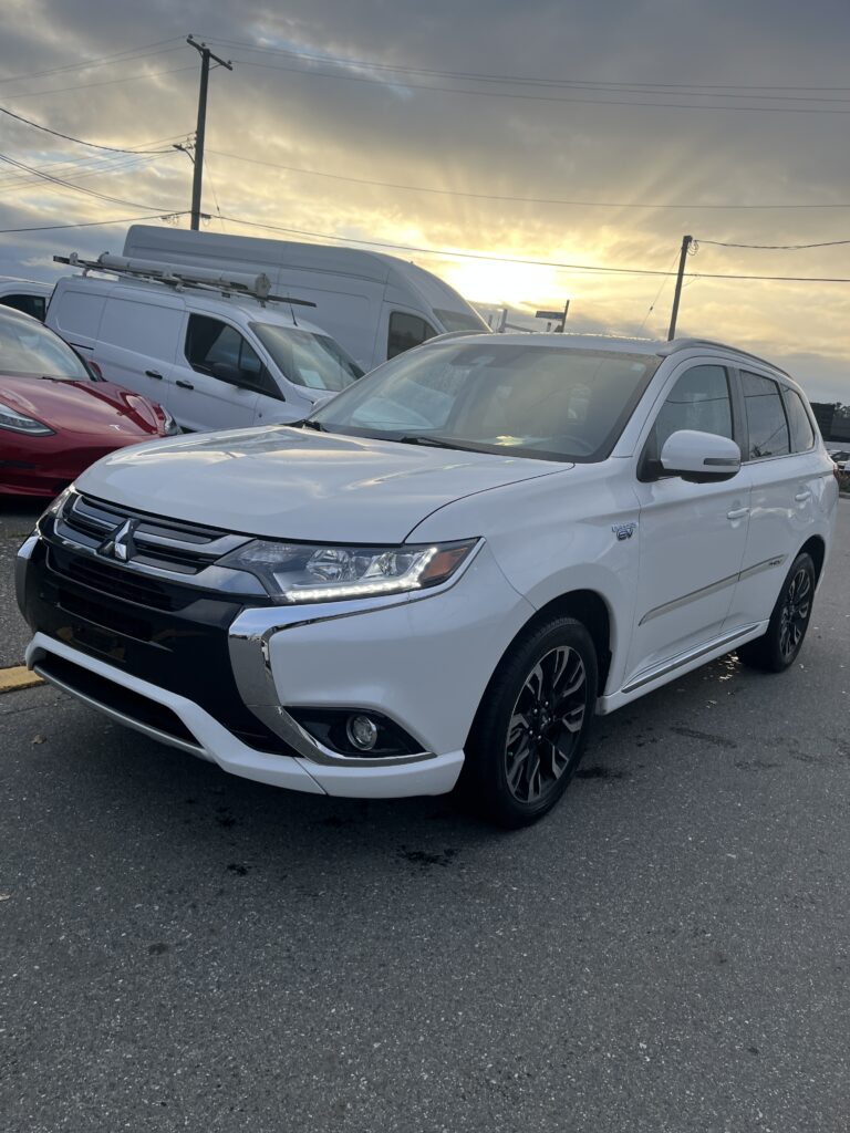 2018 Mitsubushi Outlander Hybrid